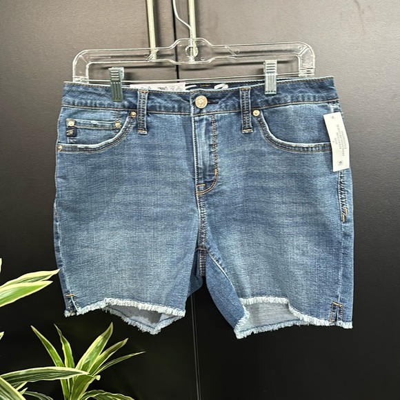 Seven7 Weekend Short, frayed hem,5”inseam,5 pocket,belt loop,zip front,stretch - Picture 1 of 8